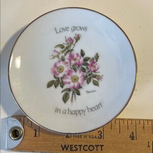 Vintage Lasting Treasures “Love grows in a happy heart” Porcelain 4” Plate 1978
